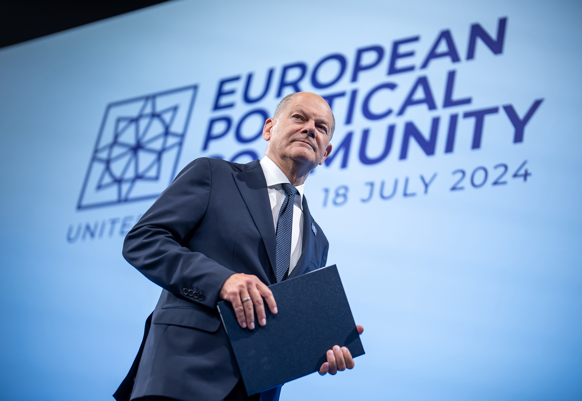 Putin's shadow fleet: How Russia making money from oil trade and how the West reacts